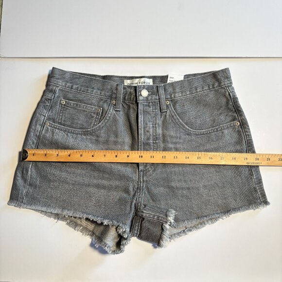 NWT Denim Forum 90's Vintage High-Rise Cut-Off Shorts in 'Gun Metal' Size 30 - Picture 9 of 10